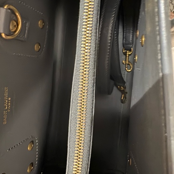 Saint Laurent Grey Sac De Jour with Gold hardware (like new) - Picture 4 of 7